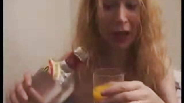 A modelo da webcam russa JaneElitee fingers pussy com um porno videos h grande vibrador
